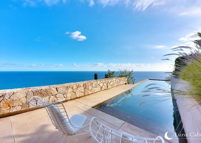 Pedregal Waterfront - Heated Pool & Views Villa