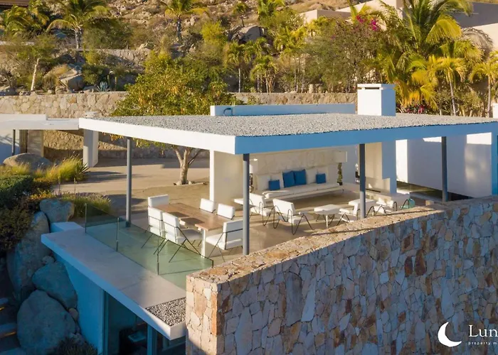Pedregal Waterfront - Heated Pool & Views Villa *